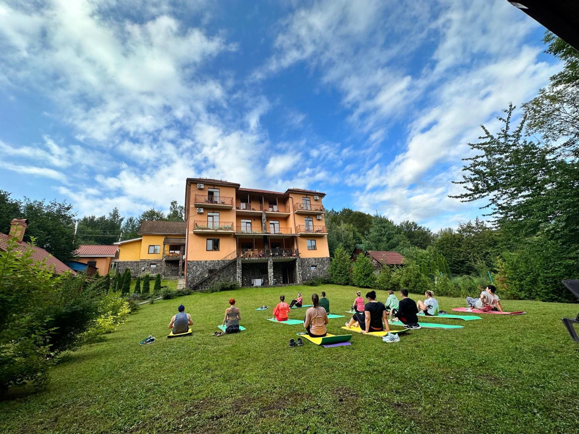 Vovk Gasthaus Sinyak  Ngoại thất bức ảnh